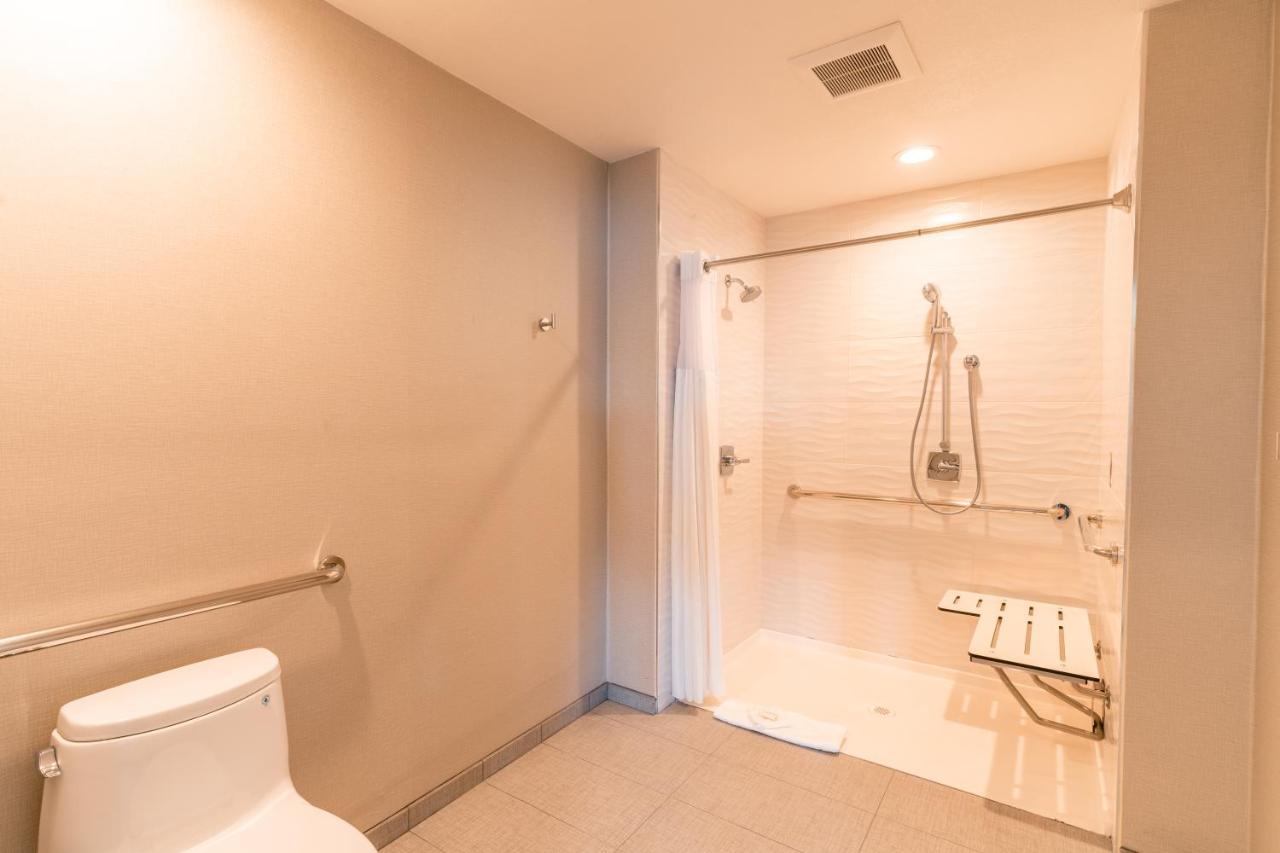King Room with Mobility/Hearing Impaired Access - Non-Smoking